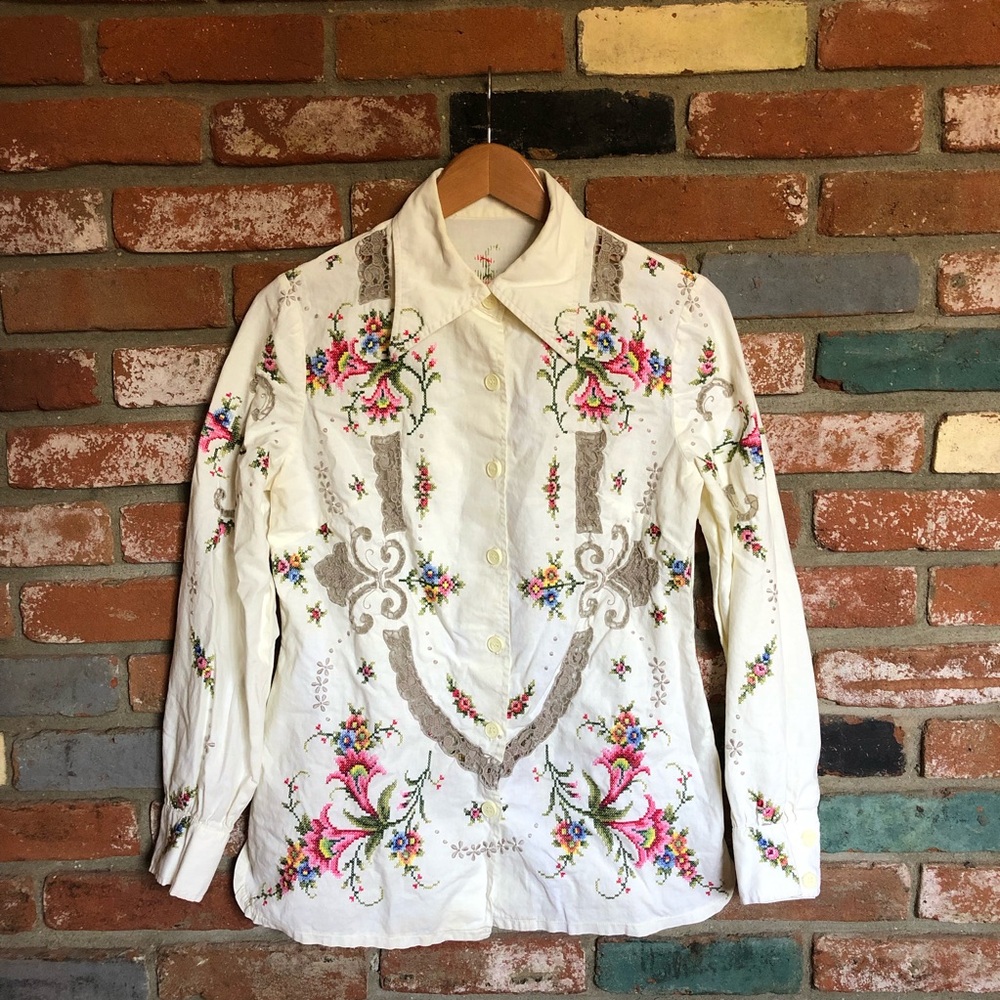 SOLD Vintage Boho Cottagecore Hippie Floral Embroidered Eyelet Button Down - Picture 1 of 10